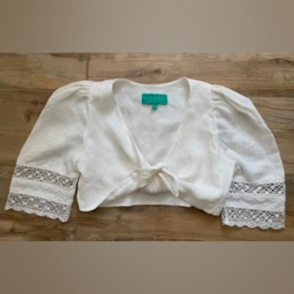 Chic White Lace Sleeve Cropped Top